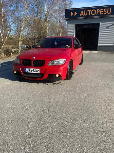 BMW 330 Hafnarfjoerdur - valokuva 2