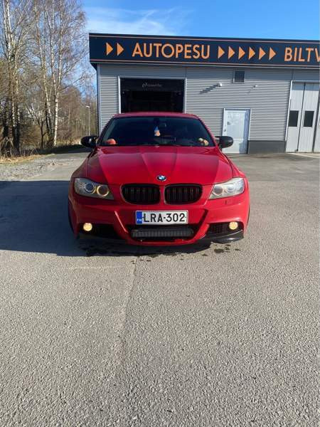 BMW 330 Hafnarfjoerdur - valokuva 3