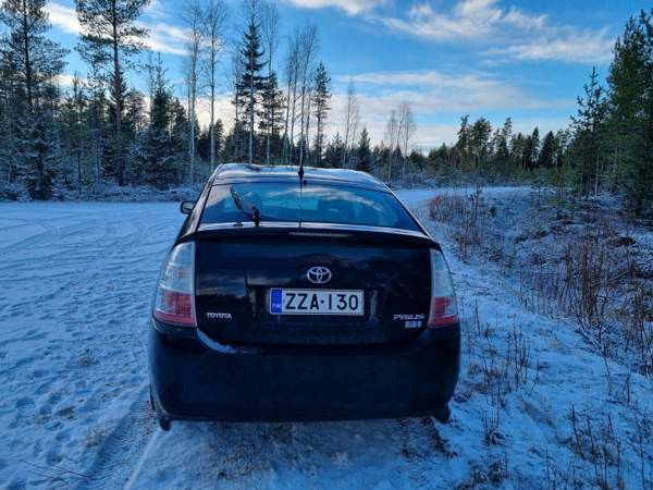 Toyota Prius Oulu - valokuva 3