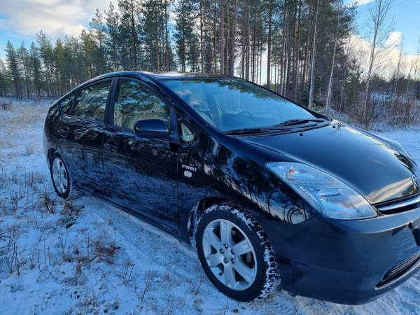 Toyota Prius Oulu - valokuva 4