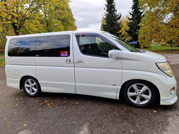 Nissan Elgrand Холлола - изображение 3