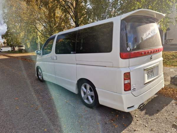 Nissan Elgrand Холлола - изображение 4