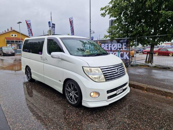 Nissan Elgrand Холлола - изображение 1