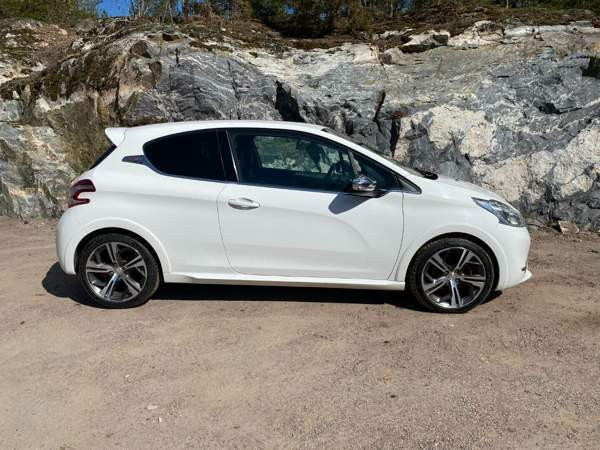 Peugeot 208 Sibbo - valokuva 1