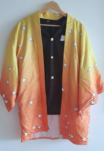 Demon Slayer Zenitsu cosplay asu koko M Helsinki - photo 2