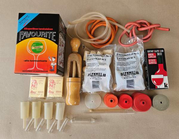 Kotiviinin valmistuksen välineitä Эспоо - изображение 1