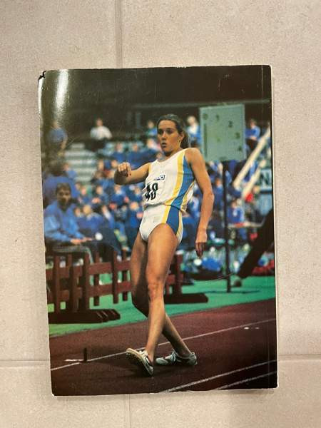 Pituushyppy Kolmiloikka -kirja Helsinki - изображение 2