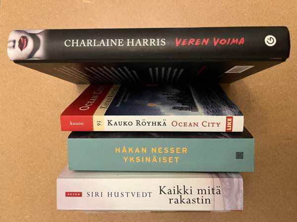 Kirjapaketti Siri Hustveld, Håkan Nesser, Kauko Röyhkä, Charlaine Harris Helsinki - valokuva 2