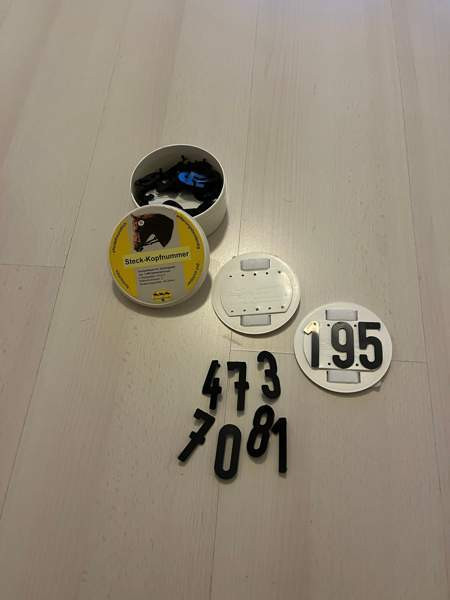 Muovinen numerolappu suitsiin, 2 kpl alustoja ja numerosarjoja Helsinki - photo 1