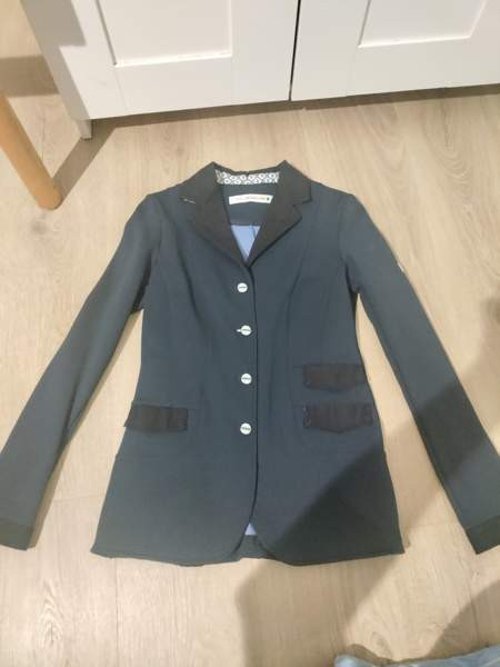 Kisavaate paketti. Valkoiset housut / paita / ja animo kisatakki Лохья - изображение 1