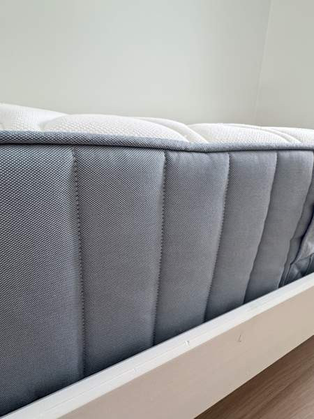 Myydään mukava IKEA patja (160x200 cm) + Patjansuojus Jyvaeskylae – foto 3