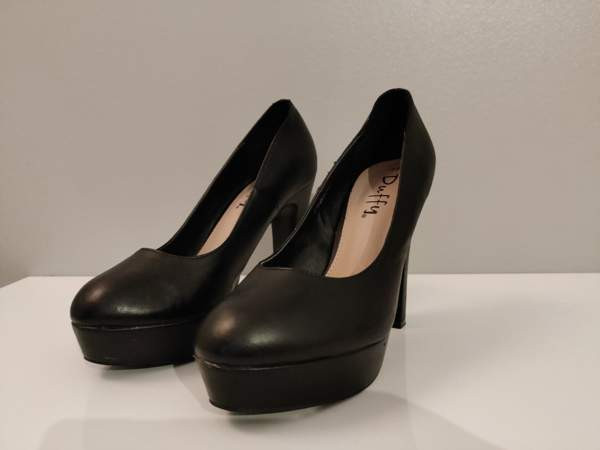 Mustat korkokengät Oulu - valokuva 1