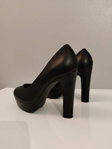 Mustat korkokengät Oulu - valokuva 3