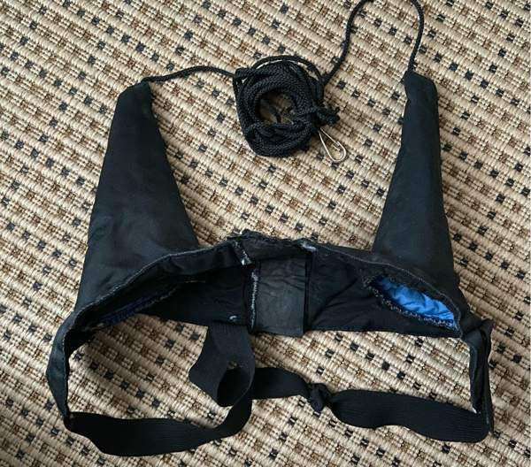 Korvahuput vedettävät narulla musta Vaasa - valokuva 1