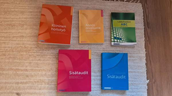 Sairaanhoitajan koulukirjoja Jyväskylä - valokuva 1