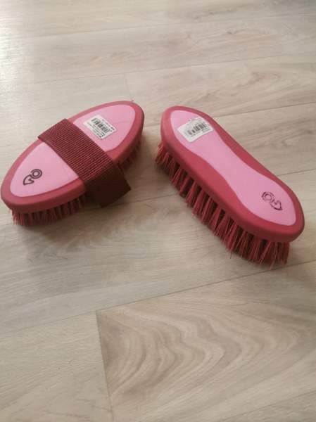 2 vaaleanpunaista lasten hevosharjaa. Tallipoika Kihniö – foto 1