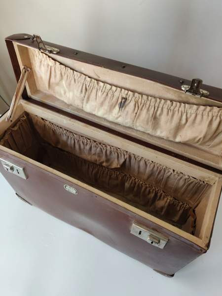 Vanha matkalaukku U.Shwartz Ювяскюля - изображение 3