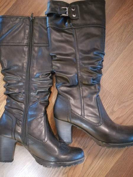 Mustat saappaat Jyväskylä - valokuva 2