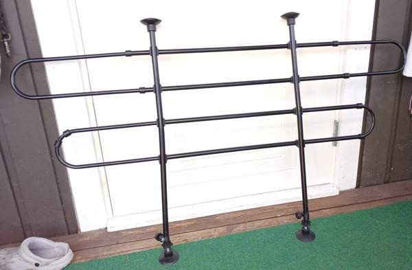 Koira-aita autoon - koiraveräjä, turvaportti autoon Nokia - valokuva 1