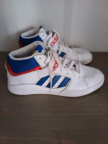 Adidas tennarit 42 2/3 Коккола - изображение 2