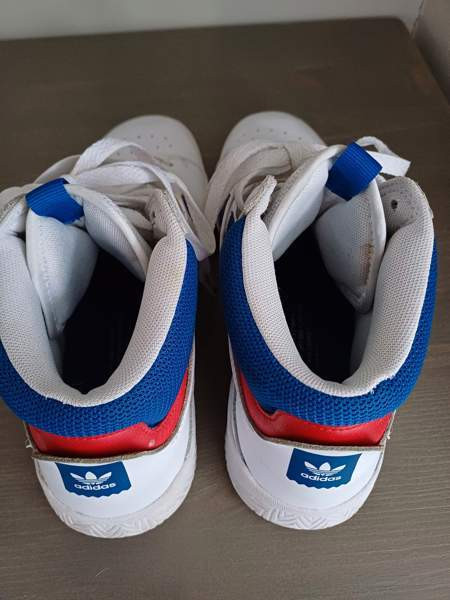 Adidas tennarit 42 2/3 Коккола - изображение 4