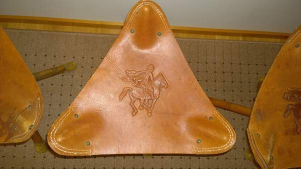 Ratsastaja Hevosella kolmio parkanahka/puu jakkara Kauniainen - photo 2