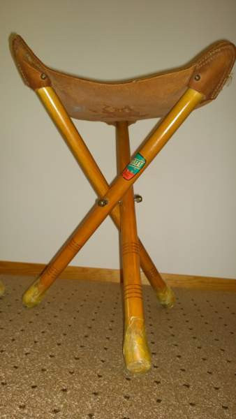 Ratsastaja Hevosella kolmio parkanahka/puu jakkara Kauniainen - photo 1