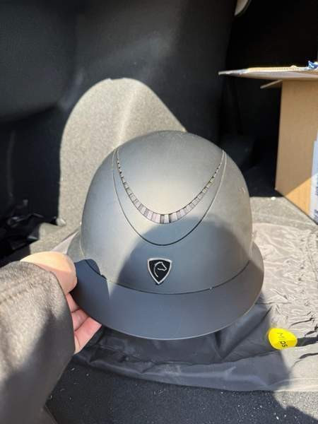 EquiTheme Wings kypärä Helsinki - valokuva 1