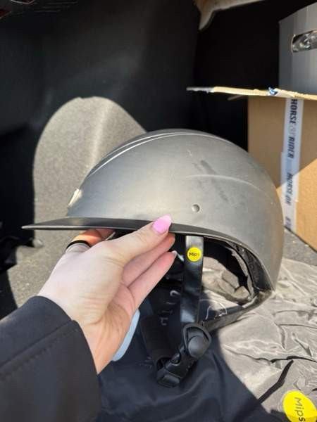 EquiTheme Wings kypärä Helsinki - valokuva 2