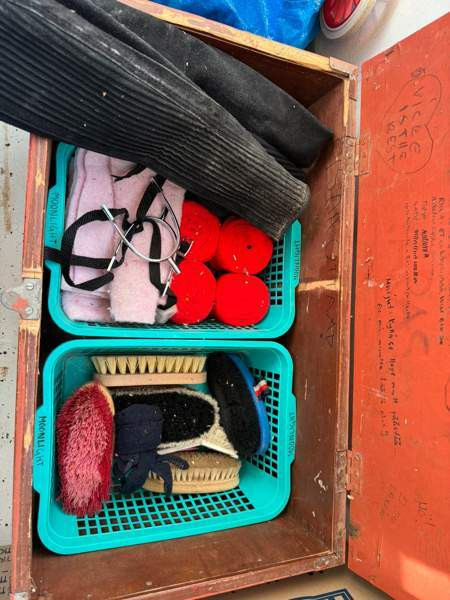 Tallilaatikko ja kasa tavaroita Tampere – foto 1