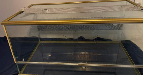 Lasinen terraario liukuovilla. Vain nouto. Kerava – foto 1