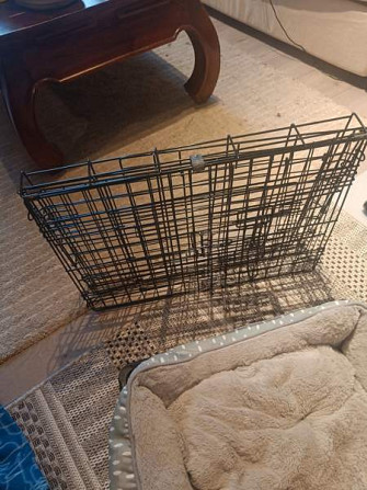 Kevytrakenteinen eläinhäkki esim koiralle ja pehmuste (61cmx43cmx51cm) Эспоо - изображение 3