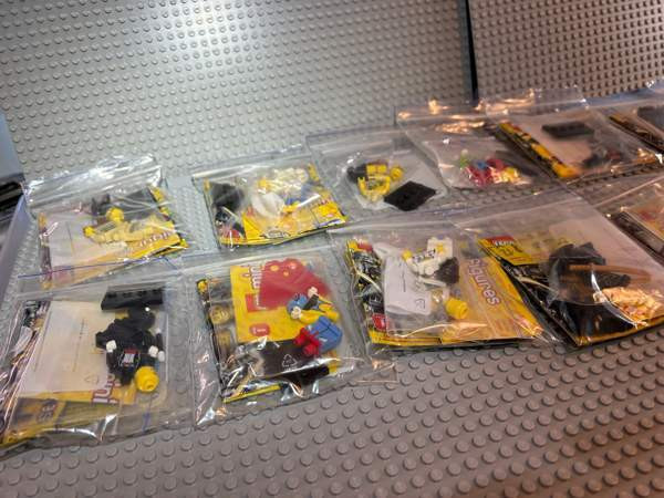 Lego Minifigure Series 1 , kaikki 16 minifiguuria , 8683 Lappajärvi - valokuva 2