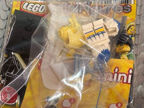 Lego Minifigure Series 1 , kaikki 16 minifiguuria , 8683 Lappajärvi - valokuva 4