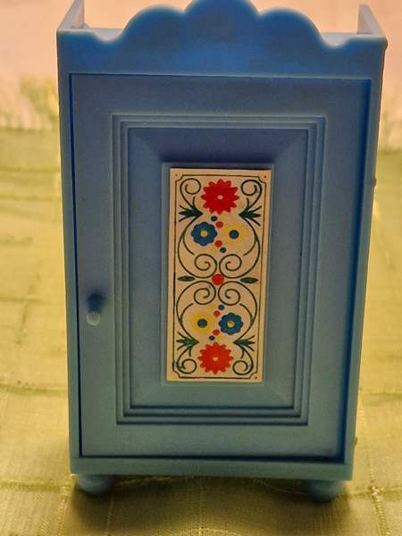 Nukkekodin vaatekaappi Pirkkala - photo 1