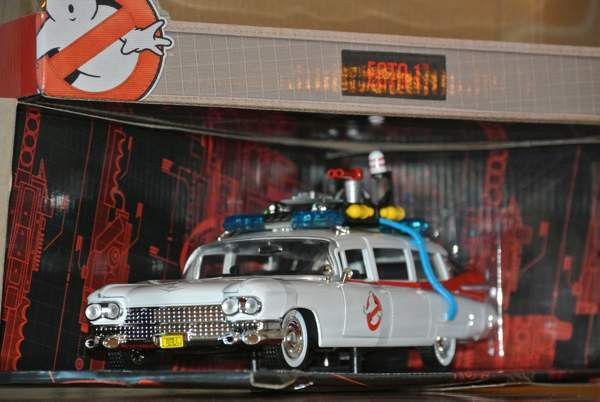 The Ghostbusters auto paketissa 1:24 Haamujengi elokuva Cadillac 1959 23cm Tampere - photo 1