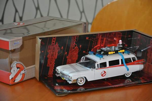 The Ghostbusters auto paketissa 1:24 Haamujengi elokuva Cadillac 1959 23cm Tampere - photo 4