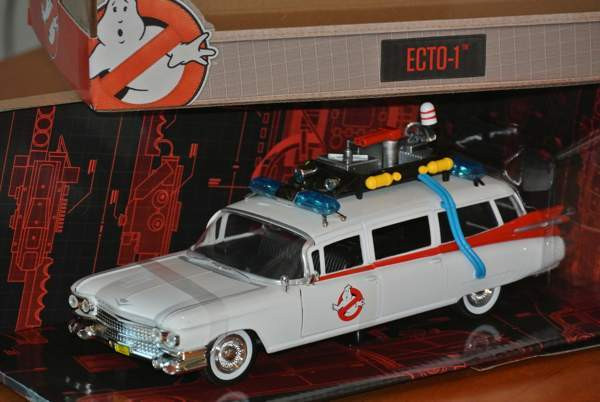 The Ghostbusters auto paketissa 1:24 Haamujengi elokuva Cadillac 1959 23cm Tampere - photo 2