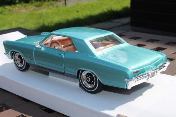 1965 Buick Riviera pienoismalli keräilyauto ovet aukeaa 20cm 1:24 metallinen Tampere – foto 5