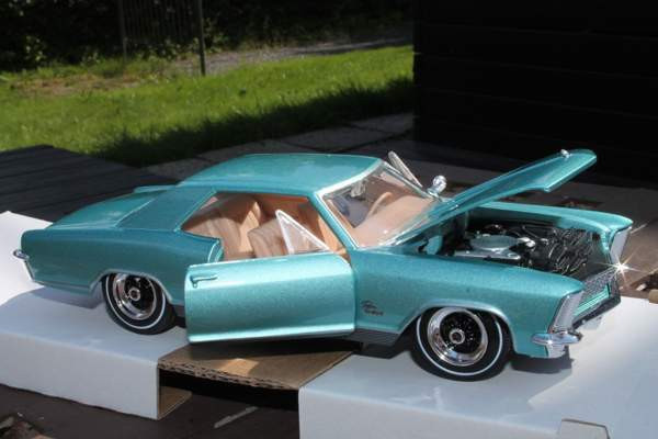 1965 Buick Riviera pienoismalli keräilyauto ovet aukeaa 20cm 1:24 metallinen Tampere – foto 1