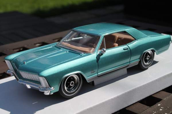 1965 Buick Riviera pienoismalli keräilyauto ovet aukeaa 20cm 1:24 metallinen Tampere – foto 2