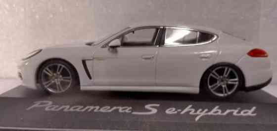 Pienoismalli Porsche Panamera S E-Hybrid 2013  1/43 Tampere