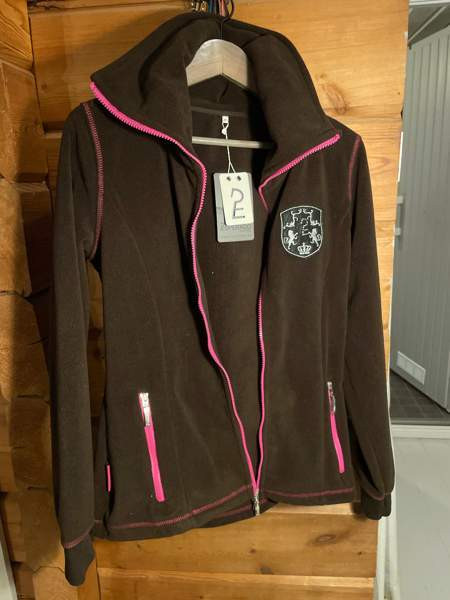 Ruskea fleecetakki M uusi Helsinki - изображение 1