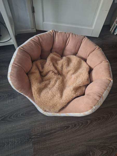 Uniikki käsityönä tehty upea koiranpeti Хямеэнлинна - изображение 2