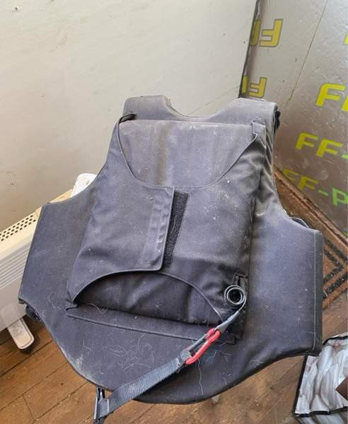 Usg hybridi paukkuliivi, ei ikinä tiputtu. XS Лохья - изображение 2