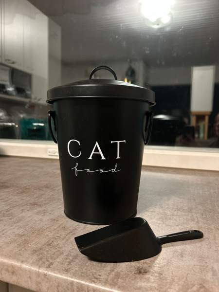 Metalliastia cat food Keuruu - valokuva 1