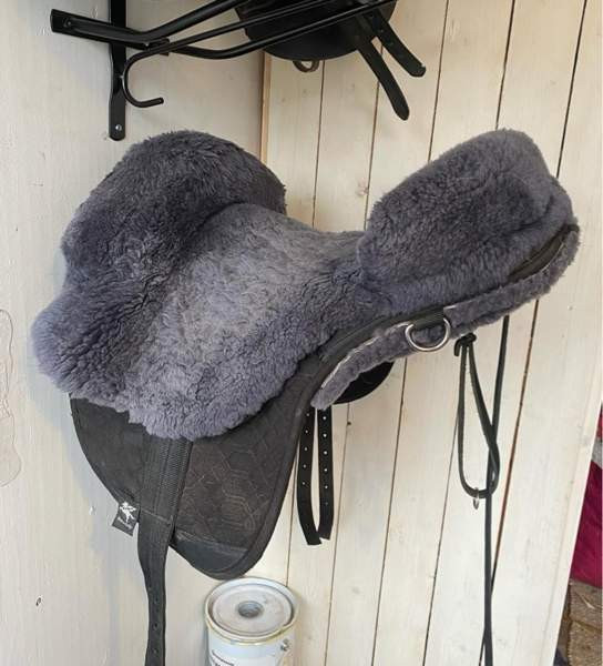 Engel lampaankarva satula PONY Лохья - изображение 1