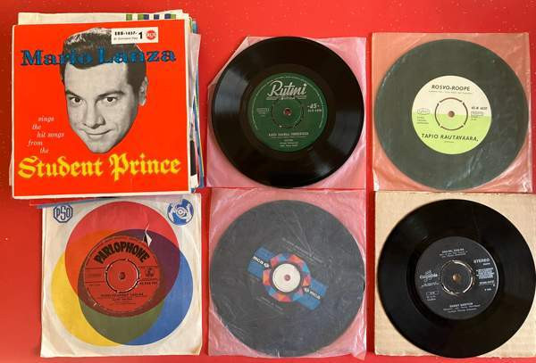 Laatikollinen vanhoja vinyylisinglejä Tampere - photo 3