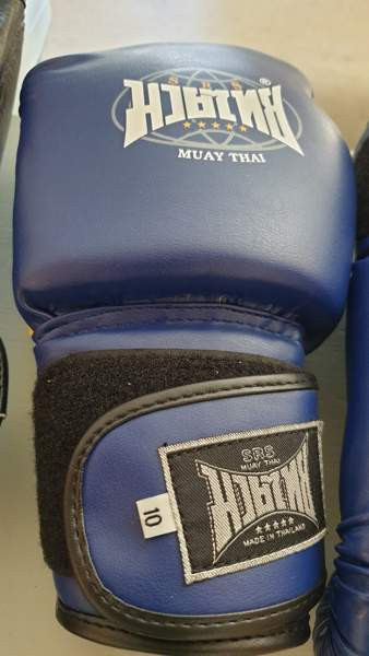 Käyttämättömät thai nyrkkeilyhanskat 10, säärisuojat s, pistarit Raasepori – foto 4