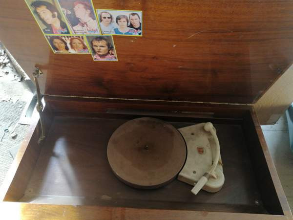 Vanha levysoitinradio yhdistelmä Vantaa - valokuva 2